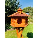 DARLUX Vogel Futter Haus XL Futterstelle Sechseck Holz mit Ständer Braun/ Rot  Garten Vogelfutterhaus Wetterfest