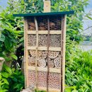 DARLUX Holz Insektenhotel XL Wildbienen-Nisthilfe Insektenhaus Natur / Grün