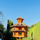 DARLUX Vogelvilla XXL Sechseck Doppelstock Vogelhaus + Ständer Braun/ Schwarz Garten Vogelfutterhaus Wetterfes