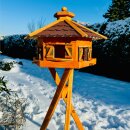 DARLUX Vogelfutterhaus XL Sechseck Vogelhaus + Ständer Futterstelle Braun/ Rot Garten Vogelfutterhaus Wetterfest